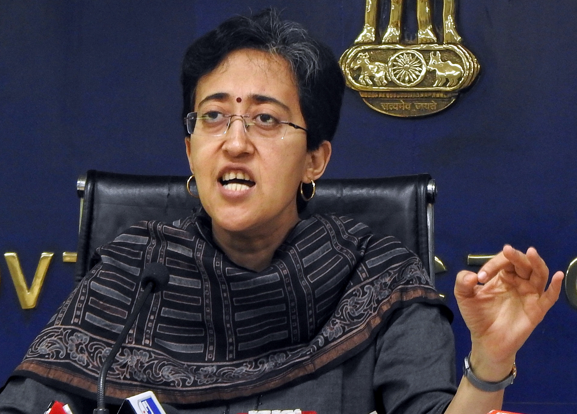  L-g Issued Orders To Demolish Of 11 Temples In Delhi: Atishi-TeluguStop.com