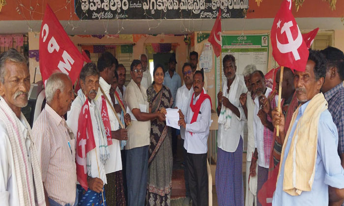  A Loan Waiver Of Rs.1 Lakh For Farmers Should Be Implemented Simultaneously-TeluguStop.com