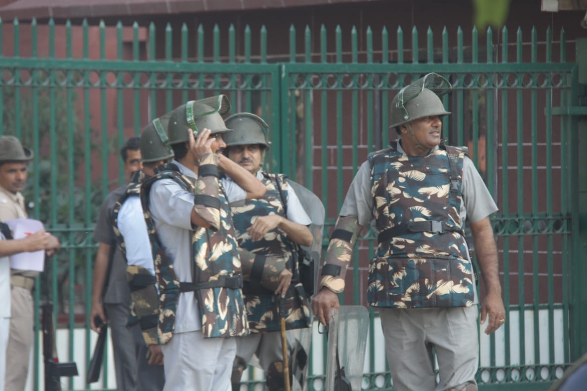  Lucknow Court Security To Be Beefed Up After Shootout-TeluguStop.com