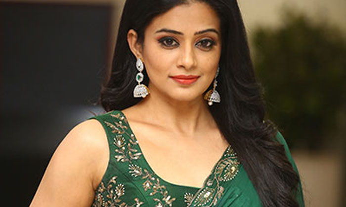  Priyamani: నేను ప్రియమణికి ఎలాంటి సప-TeluguStop.com