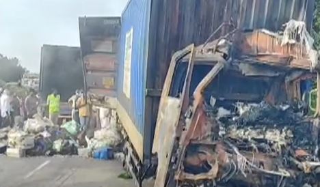  Fatal Road Accident In Medak District.. Two People Were Burnt Alive-TeluguStop.com