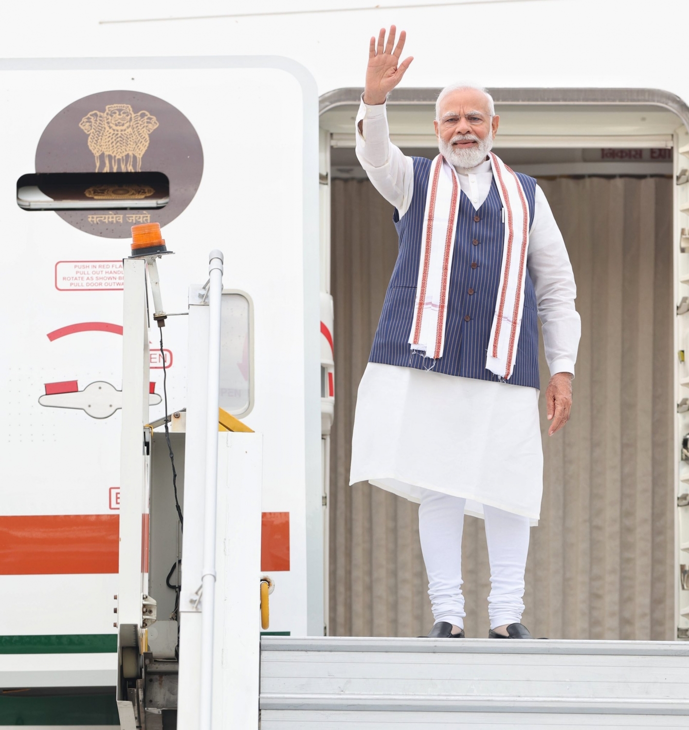  Modi Greeted By Supporters On Arrival In New York For State Visit-TeluguStop.com