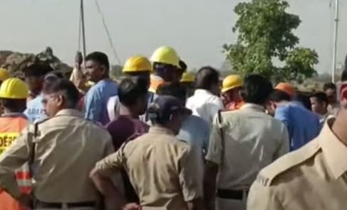  A Two-year-old Girl Who Fell Into A Borewell..an Incident In Madhya Pradesh-TeluguStop.com