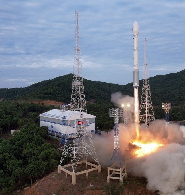  N.korea Releases Rare Pics Of Botched Spy Satellite Launch-TeluguStop.com