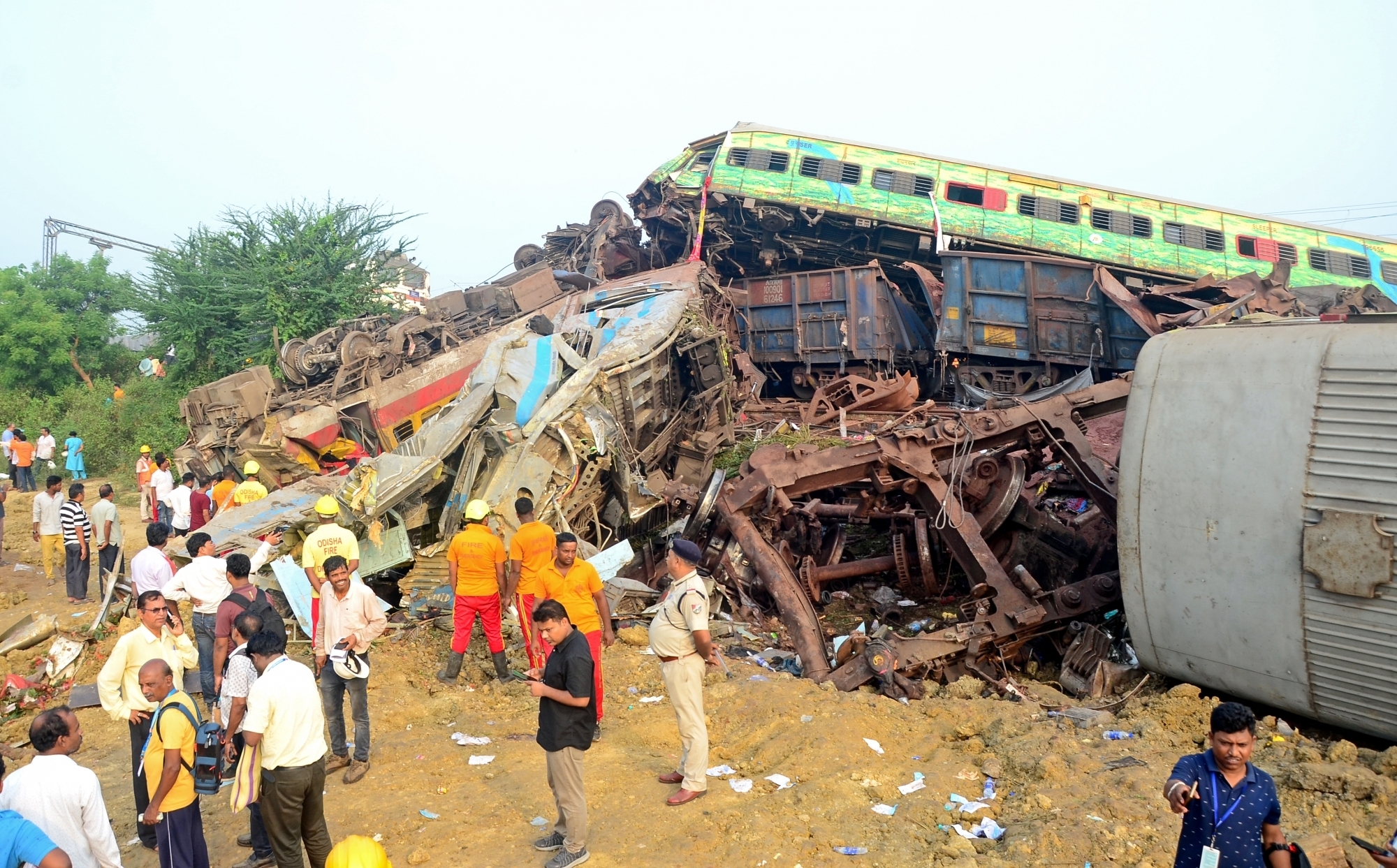  Odisha Train Accident: Five-member Family From Bihar Had Miraculous Escape-TeluguStop.com