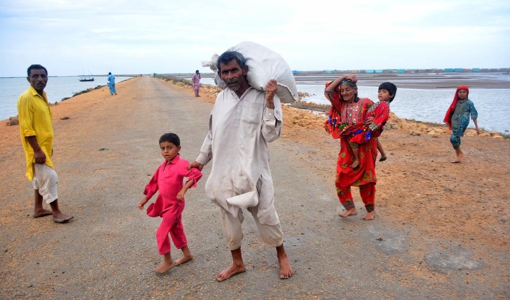  Pakistan Braces For Cyclone Biparjoy's Landfall-TeluguStop.com