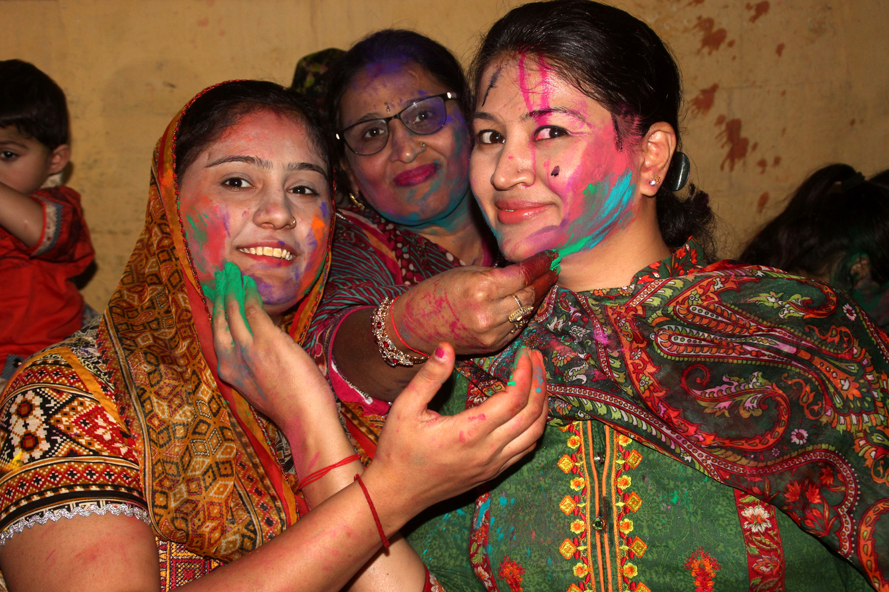  Pakistan Hec Bans Holi, All Cultural Festivities In Varsities; Stirs Debate-TeluguStop.com