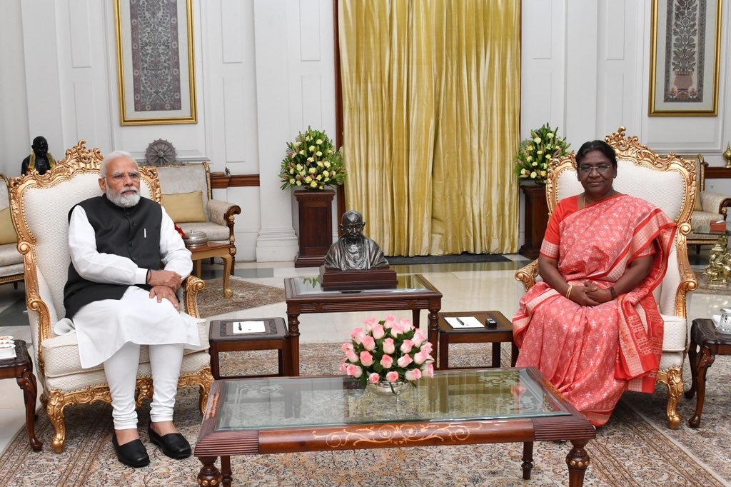  Pm Modi Wishes President Murmu On Her B'day-TeluguStop.com