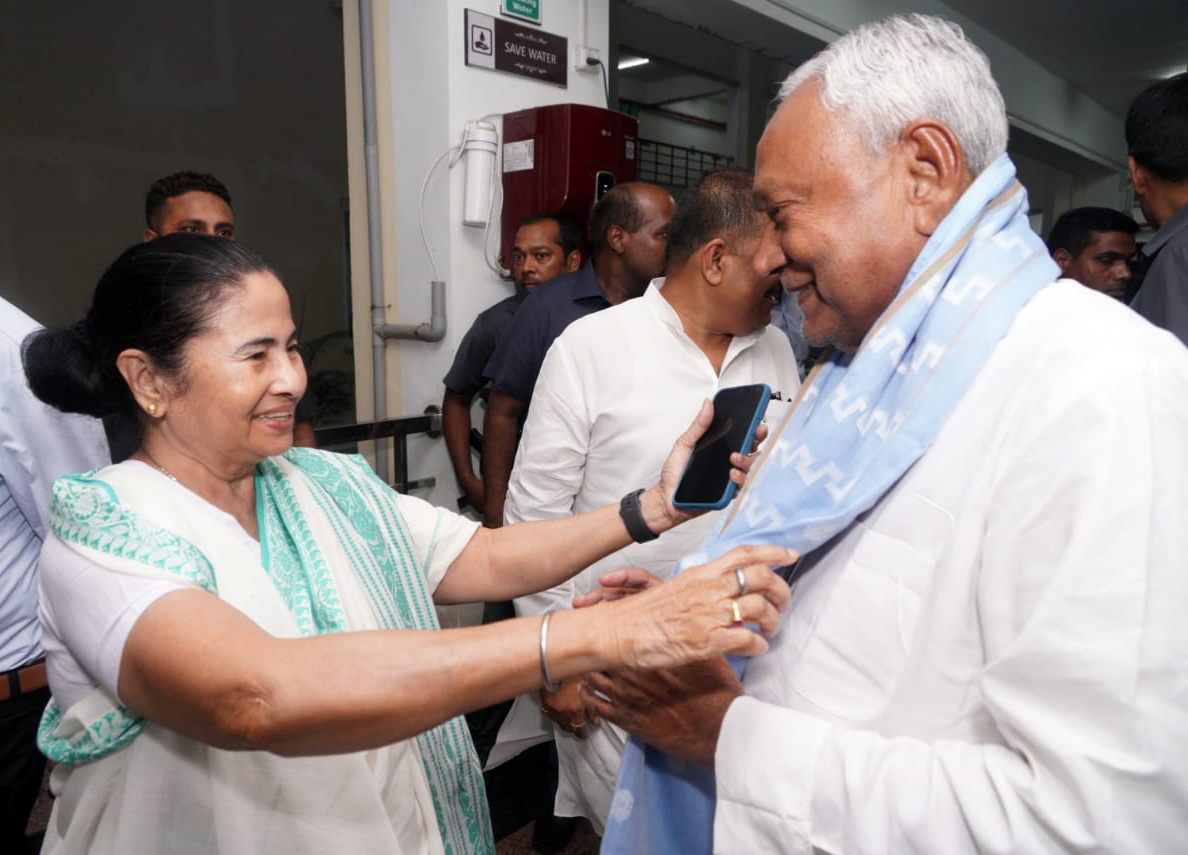  Pray That All Goes Well In Oppn Meeting: Mamata-TeluguStop.com