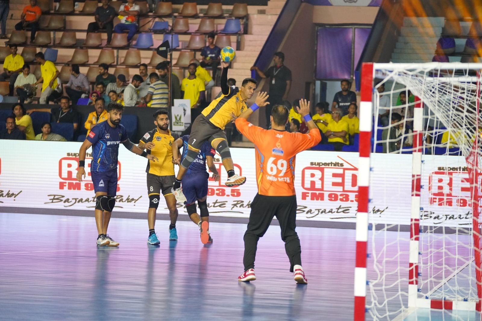  Premier Handball League: Golden Eagles Uttar Pradesh Beat Garvit Gujarat For Fir-TeluguStop.com