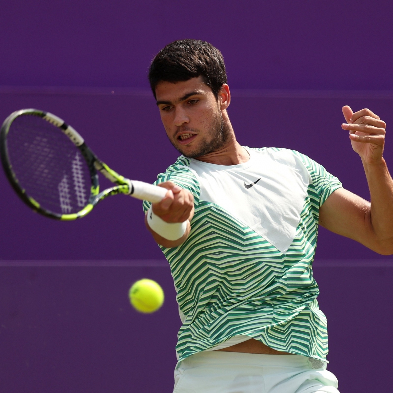  Queen's Club C'ships: Alcaraz Reaches Quarters With Win Over Rinderknech-TeluguStop.com