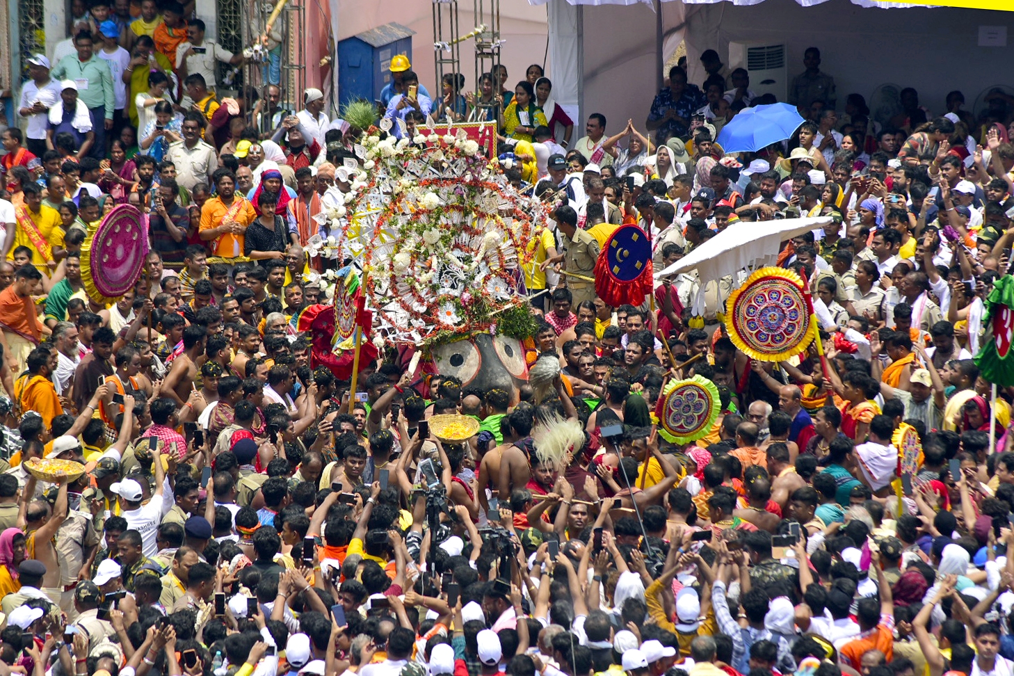  Rath Yatra 2023: Lord Jagannath, His Siblings Ascend Chariots-TeluguStop.com