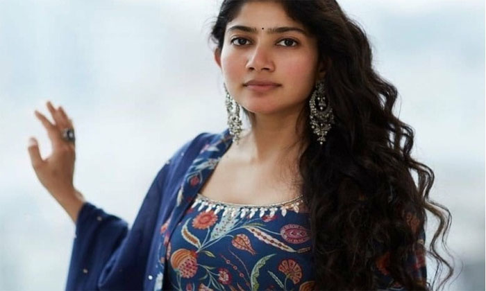  Sai Pallavi About Hard Incident In Her Life-TeluguStop.com