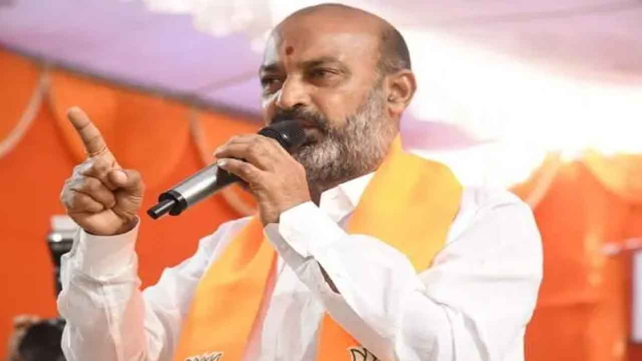  Bandi Sanjay Slams Owaisi For Not Celebrating Telangana Formation Day-TeluguStop.com