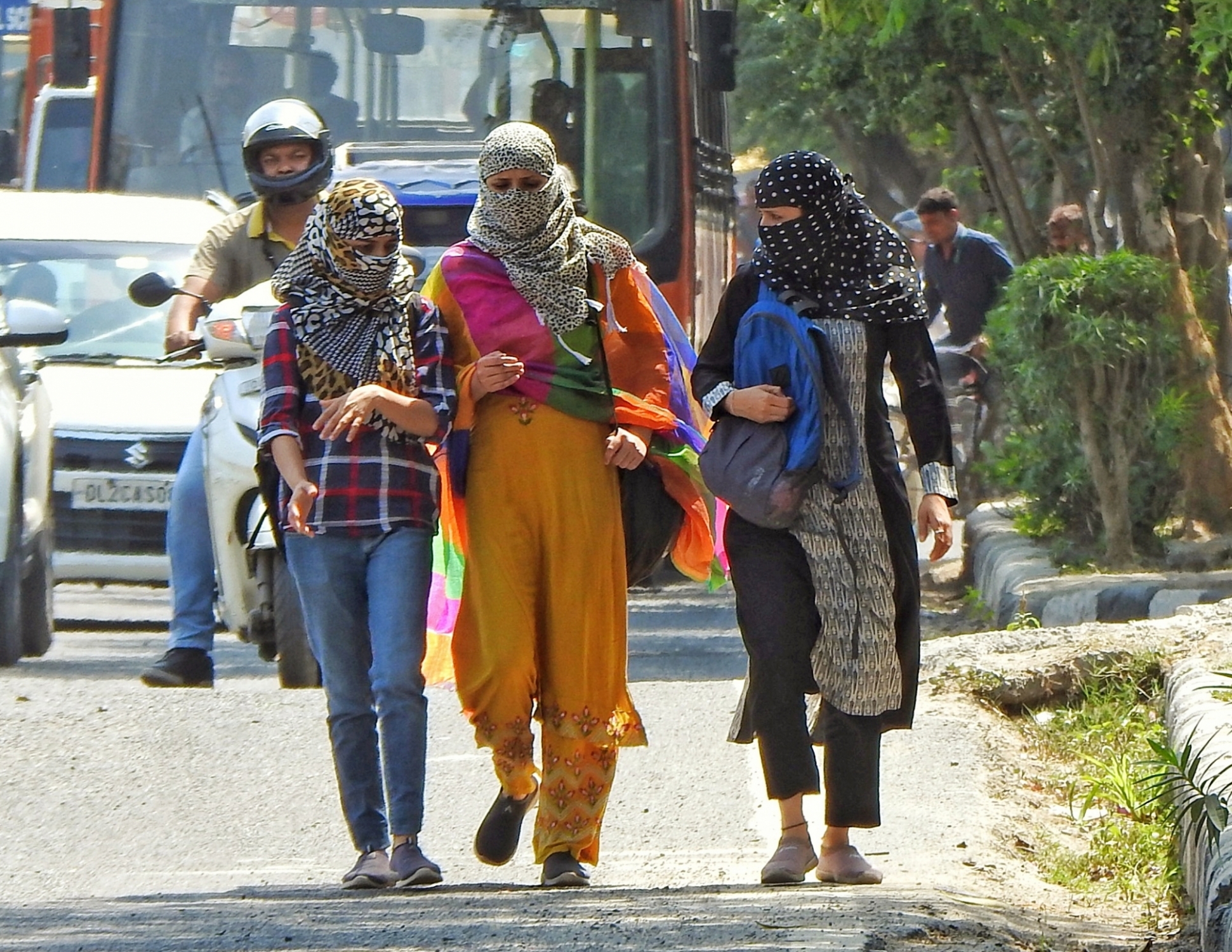  Scorching Heatwave Grips Parts Of India As Monsoon Arrives Late-TeluguStop.com
