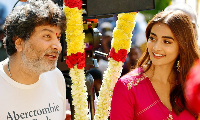  Shocking Rumors On Director Trivikram Srinivas And Pooja Hegde Details,  Directo-TeluguStop.com