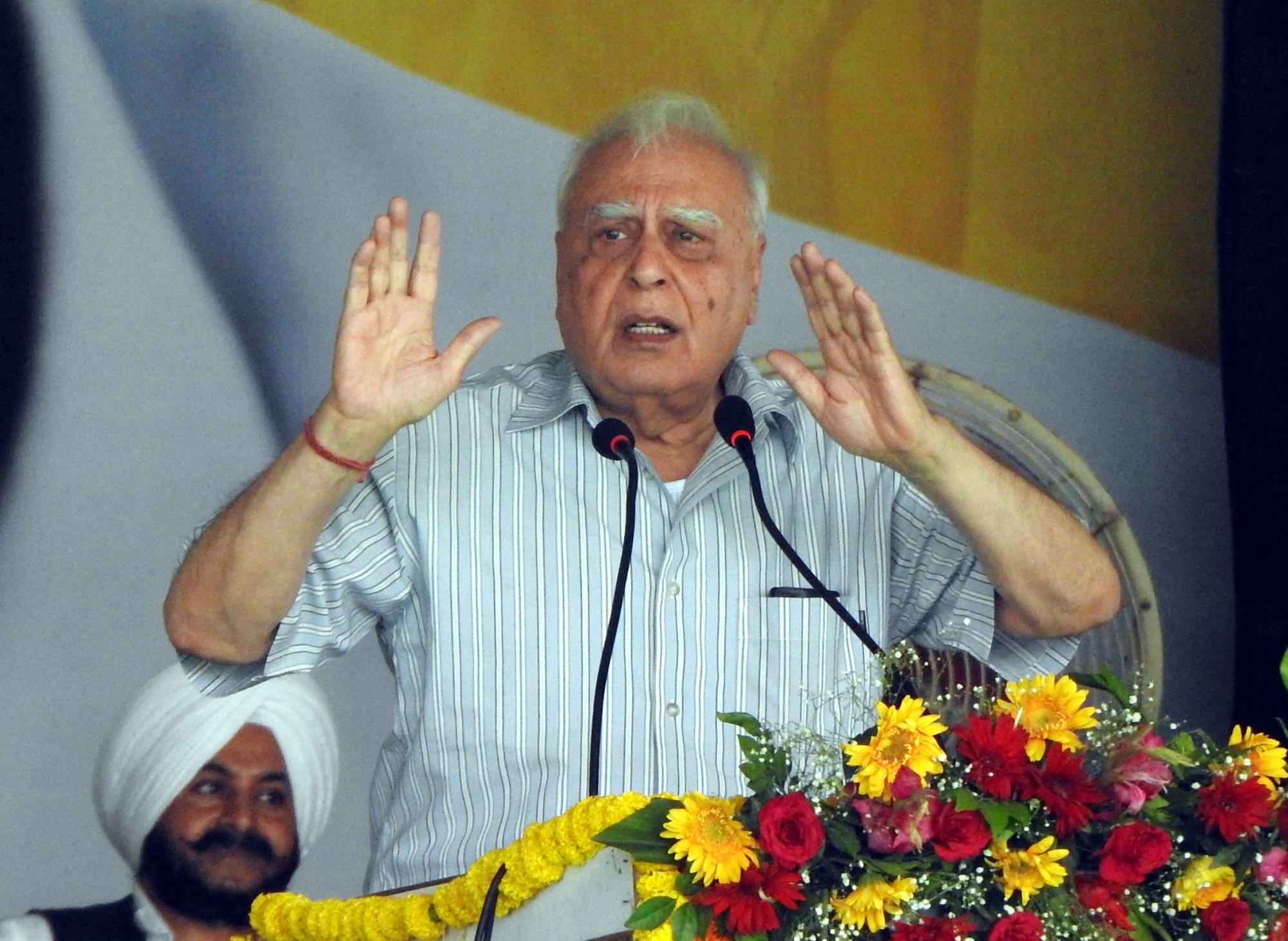  Sibal Calls For Opposition Unity To Save Democracy, Expose Modi Government-TeluguStop.com