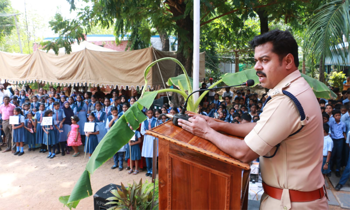  Social Awareness By Education Police Commissioner Vishnu S Warrier, Social Aware-TeluguStop.com