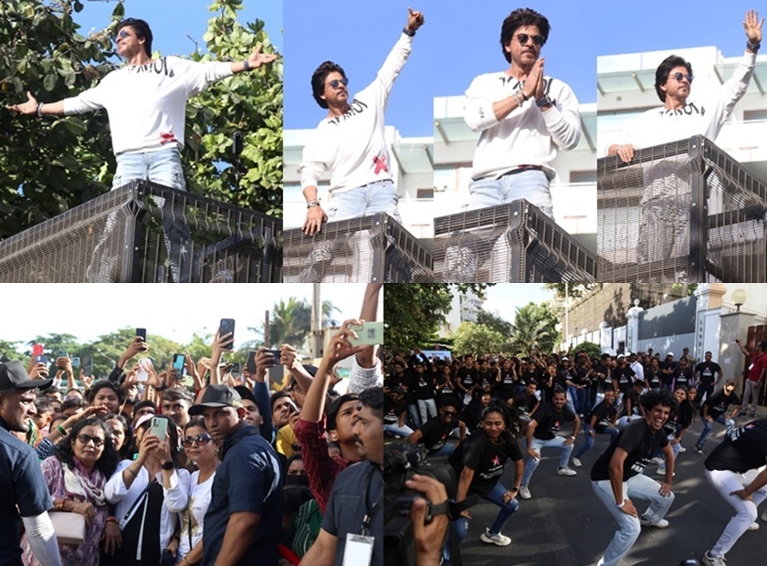 Srk Does 'pathaan' Hook Step On Mannat Balcony To Celebrate Tv Premiere Srk Does 'pathaan' Hook Step On Mannat Balcony To Celebrate Tv Premiere-TeluguStop.com