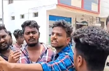  Conflict Between Student Union Leaders In Karimnagar..!-TeluguStop.com