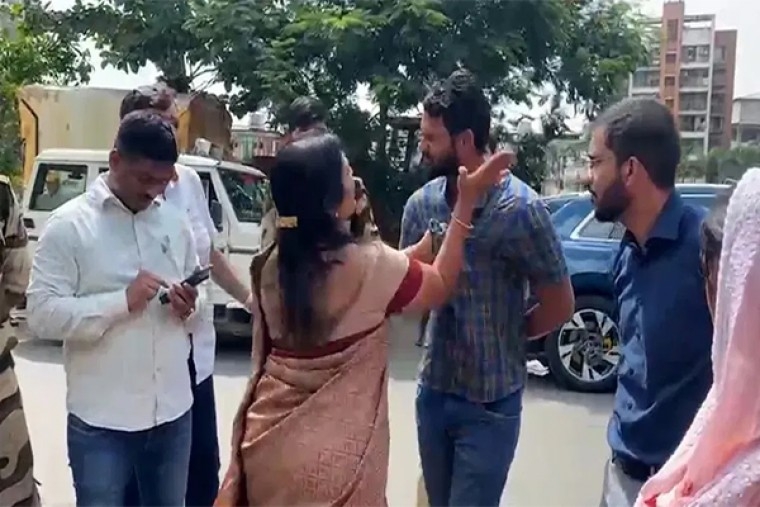  Thane 'slap-gate': Mbmc Officials File Complaint Against Mla Geeta Jain-TeluguStop.com