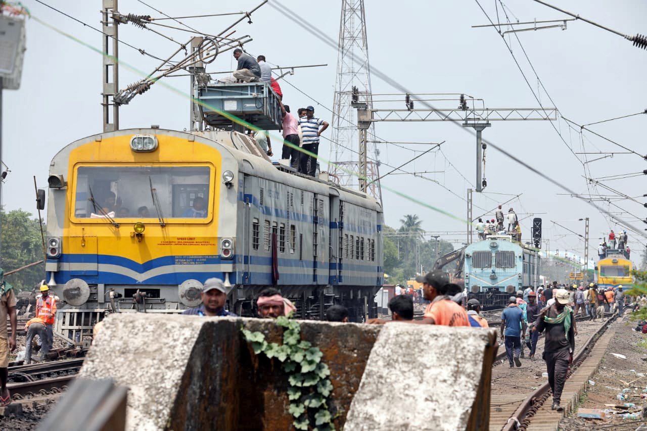  'unpreventable Accident': Railways Plays Down Absence Of 'kavach' System On Acci-TeluguStop.com