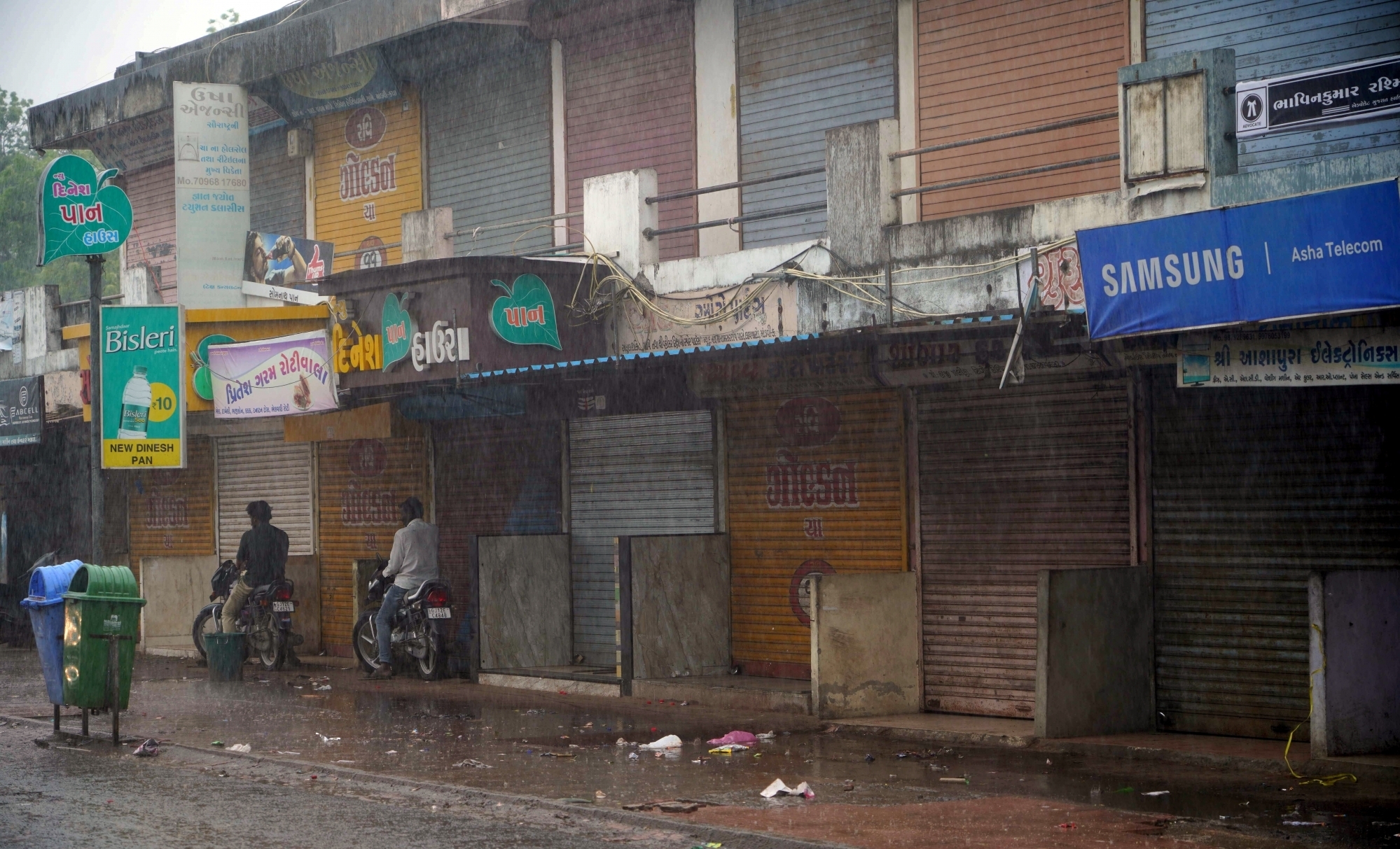  Widespread Damage And Power Outages As Cyclone Biparjoy Lashes Gujarat-TeluguStop.com