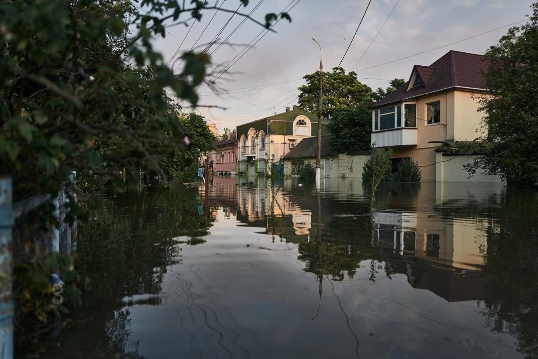  Zelensky Describes Ukraine Dam Breach As 'environmental Bomb Of Mass Destruction-TeluguStop.com