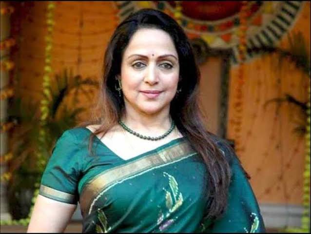  Hema Malini Opens Up About A Director Who Wanted To Unpin Her Saree-TeluguStop.com