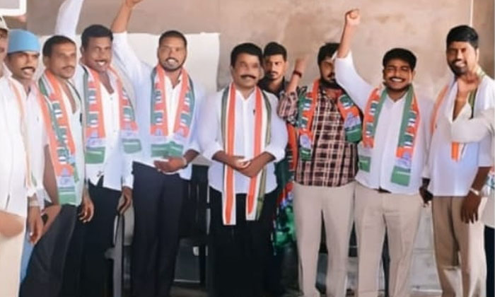  Bjp Leaders Joined Congress...! , Bjp Leaders , Congress ,nalgonda District-TeluguStop.com