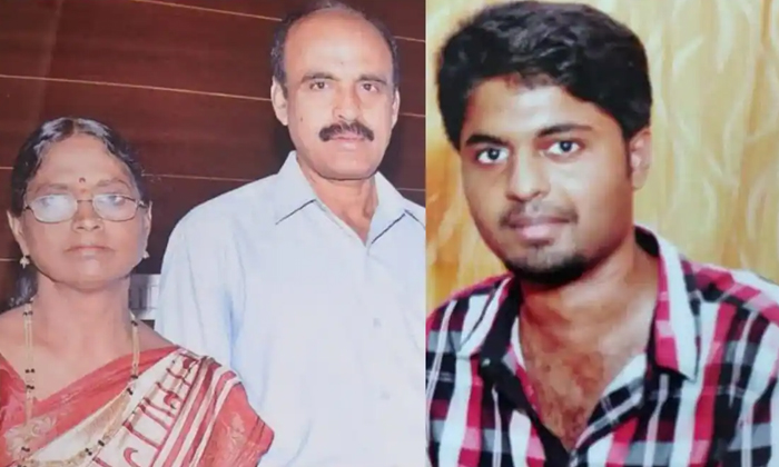  Bengaluru Man Allegedly Kills Parents For Money Flees Home Details, Bengaluru ,-TeluguStop.com