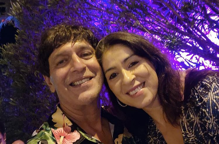 Ananya Panday Enjoys Memorable Family Dinner Outing In Ibiza-TeluguStop.com