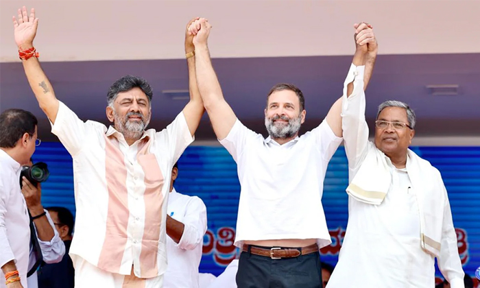 Conspiracy Being Hatched To Topple Congress Govt In Karnataka Says Dk Shivakumar Conspiracy Being Hatched To Topple Congress Govt In Karnataka Says Dk Shivakumar-TeluguStop.com