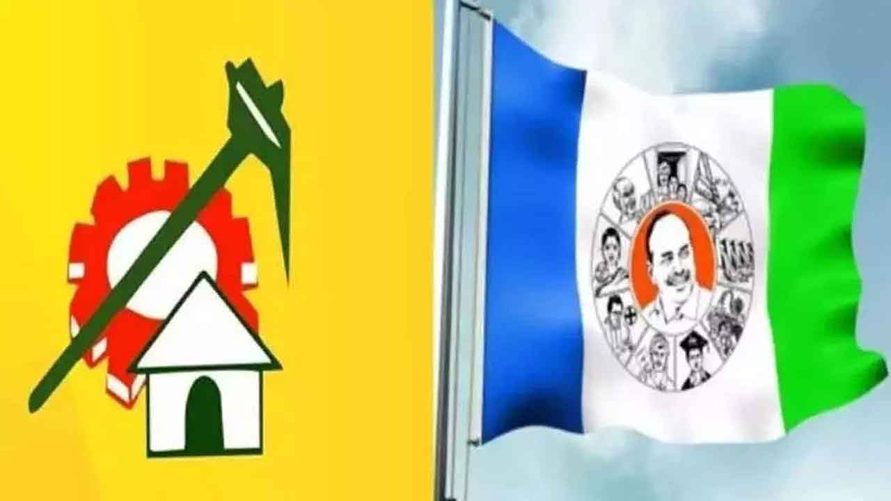  Andhra Pradesh : Tdp And Ysrcp Leaders Clash Over Dog And Chicken Fight-TeluguStop.com