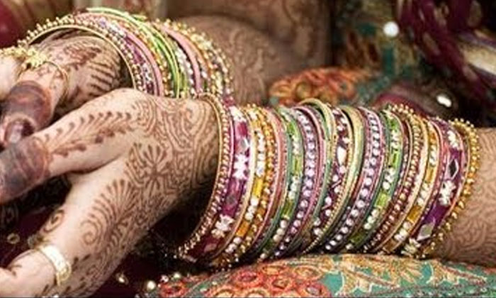  Atrocity In Pakistan.. Kidnappers Who Forced Three Hindu Girls To Marry Pakistan-TeluguStop.com