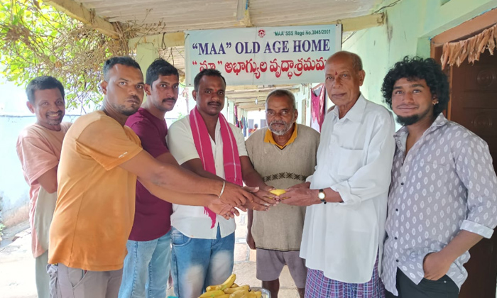  Former Mp Vinod Kumar Birthday Celebrations In Old Age Home,old Age Home,former-TeluguStop.com