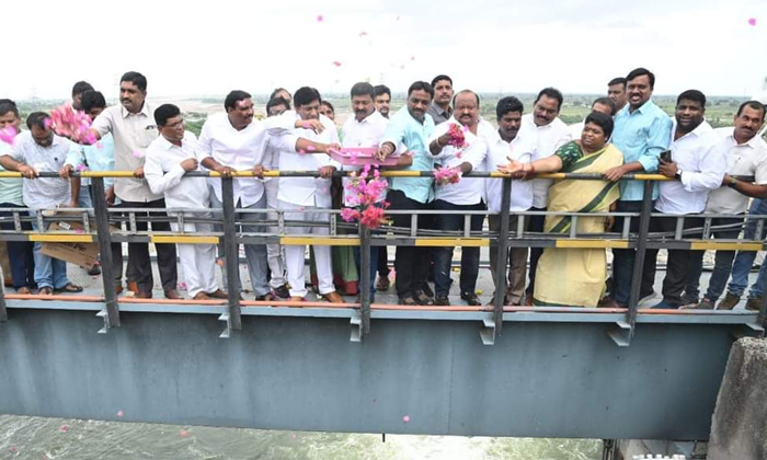  Gangula Kamalakar Boinapally Vinod Kumar Released Water Mid Maneru To Lmd Reserv-TeluguStop.com