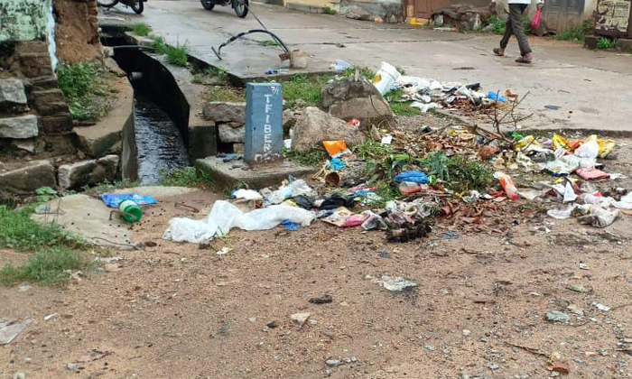  Garbage On Roads With Strike Of Gram Panchayat Workers, Garbage , Gram Panchayat-TeluguStop.com