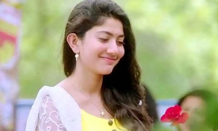  Media Needs Cover To Praise Sai Pallavi-TeluguStop.com