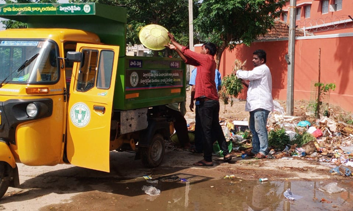  Gram Panchayat Workers On Strike Unsanitary Accumulated Garbage, Gram Panchayat-TeluguStop.com