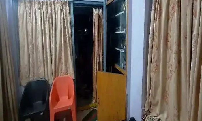 Massive Theft In Guntur.. The Robbery Is Not Far From The Police Station..,gunt Massive Theft In Guntur.. The Robbery Is Not Far From The Police Station..,gunt-TeluguStop.com