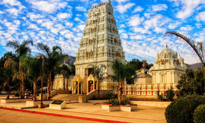  Indians Who Took A Loan From The Bank And Built A Temple In America, Bank, Loan,-TeluguStop.com