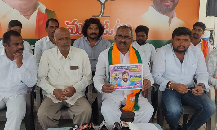  Jagadish Reddy Constitution To Be Implemented In Suryapet: Sankineni-TeluguStop.com