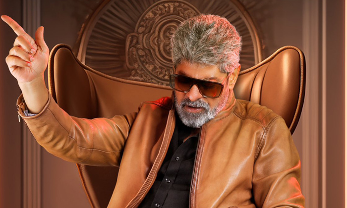  Actor Jagapathi Babu Stylish Look Viral Social Media-TeluguStop.com