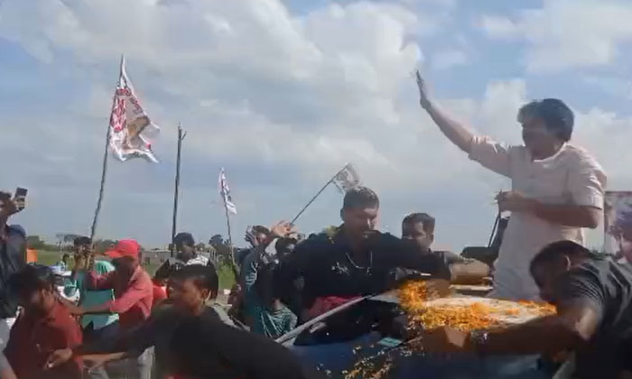  Janasena Party Chief Pawan Kalyan Reached Hanuman Junction National Highway In B-TeluguStop.com