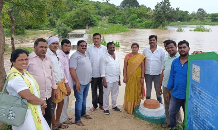  Mpp Padigala Manasa Raju Inspected Pond Embankments,mpp Padigala Manasa Raju, Po-TeluguStop.com