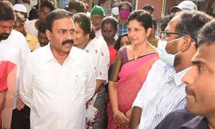  Minister Kakani Govardhan Reddy Visited Krishna Lanka Rythu Bazar.. , Minister K-TeluguStop.com