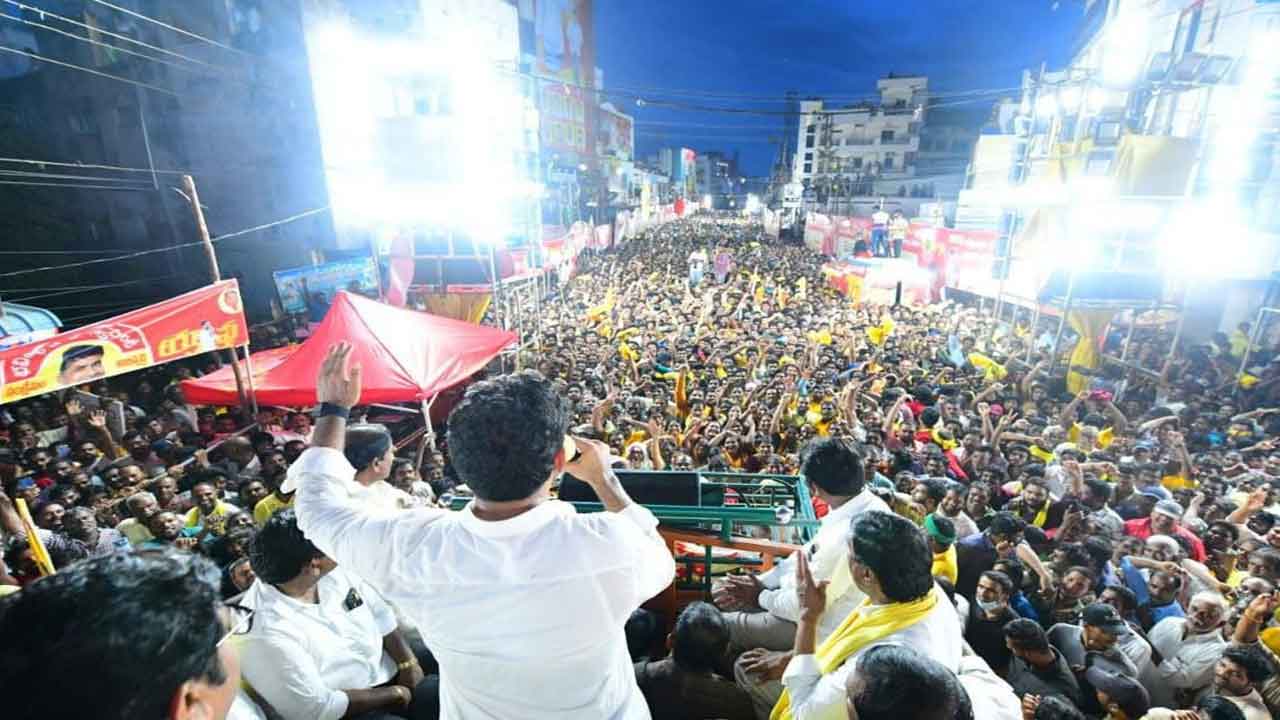  Andhra Pradesh : People Thronged To Lokesh Yuvagalam Padayatra Despite Rain In O-TeluguStop.com