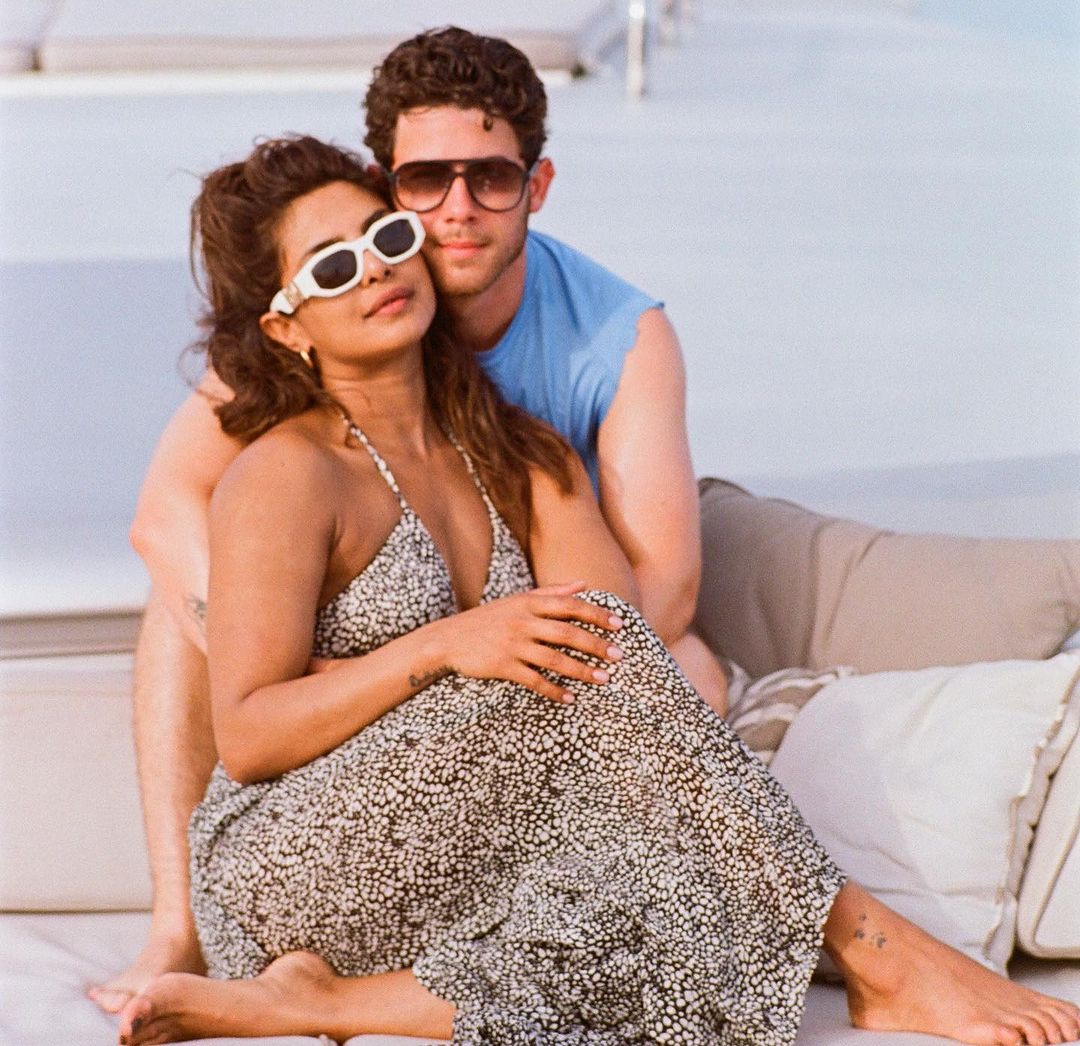  Nick Jonas Expresses Love For Priyanka Chopra With Birthday Yacht Picture-TeluguStop.com