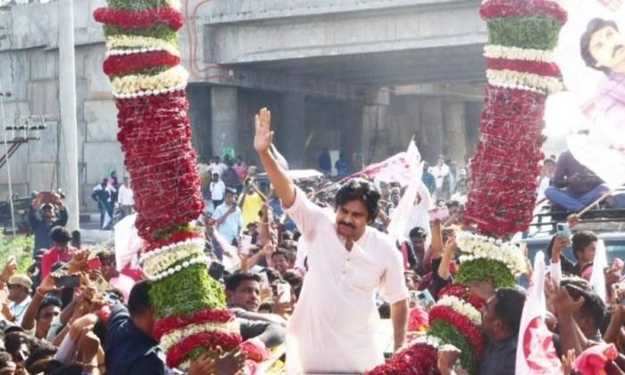 Pawan Criticizes Cm Jagan In Eluru Varahi Vijaya Yatra , Pawan Kalyan, Janasena, Pawan Criticizes Cm Jagan In Eluru Varahi Vijaya Yatra , Pawan Kalyan, Janasena,-TeluguStop.com